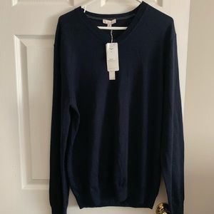 GAP men’s navy v-neck sweater - size XL